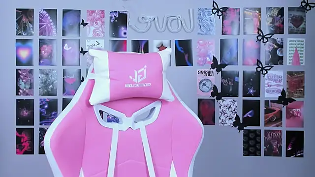 Snapshot of MiaMilas chatting on 12, 2, 2025 MiaMilas online show from 12, 2, 2025