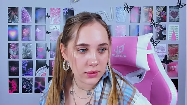 Snapshot of MiaMilas chatting on 20, 2, 2025 MiaMilas online show from 20, 2, 2025