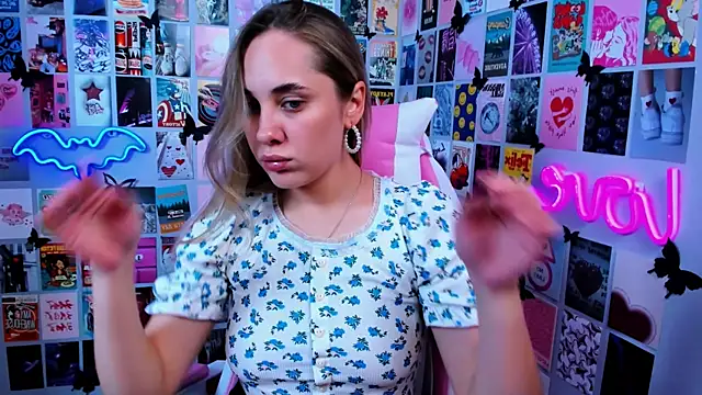 Snapshot of MiaMilas chatting on 8, 9, 2025 MiaMilas online show from 8, 9, 2025