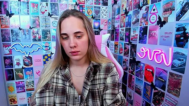 Snapshot of MiaMilas chatting on 3, 10, 2025 MiaMilas online show from 3, 10, 2025