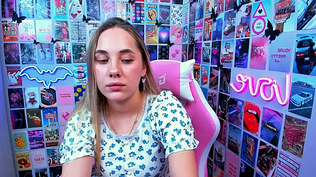 Snapshot of MiaMilas chatting on 6, 10, 2025 MiaMilas online show from 6, 10, 2025