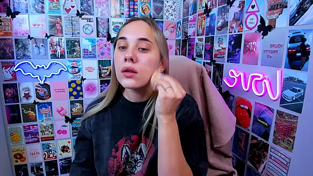 Snapshot of MiaMilas chatting on 7, 10, 2025 MiaMilas online show from 7, 10, 2025