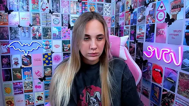 Snapshot of MiaMilas chatting on 16, 10, 2025 MiaMilas online show from 16, 10, 2025