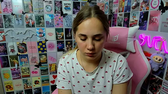 Snapshot of MiaMilas chatting on 18, 10, 2025 MiaMilas online show from 18, 10, 2025