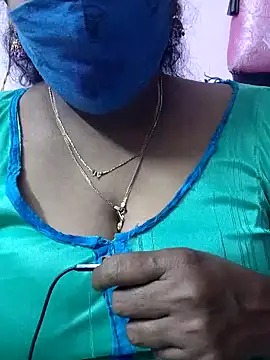 Snapshot of mallu-sumi chatting on 2, 11, 2025 mallu-sumi online show from 2, 11, 2025