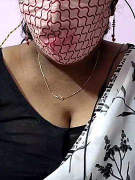 Snapshot of mallu-sumi chatting on 18, 11, 2025 mallu-sumi online show from 18, 11, 2025