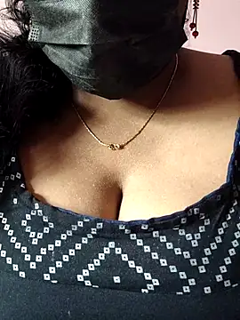 Snapshot of mallu-sumi chatting on 28, 11, 2025 mallu-sumi online show from 28, 11, 2025