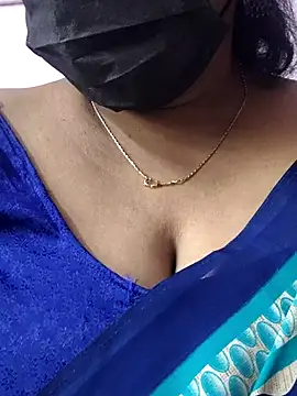 Snapshot of mallu-sumi chatting on 29, 11, 2025 mallu-sumi online show from 29, 11, 2025