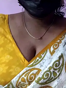 Snapshot of mallu-sumi chatting on 17, 12, 2025 mallu-sumi online show from 17, 12, 2025