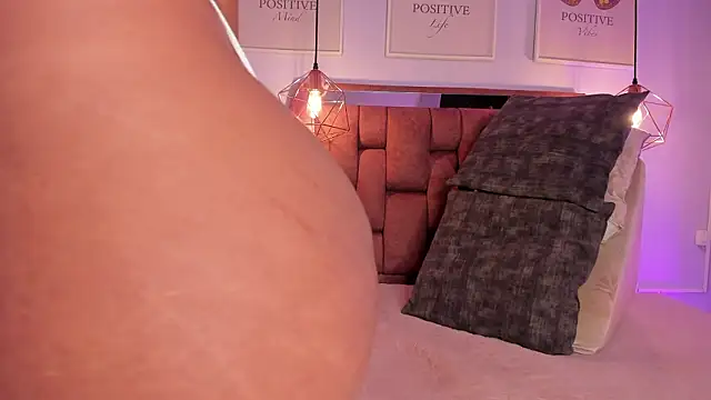 Snapshot of kristakinnky chatting on 27, 3, 2026 kristakinnky online show from 27, 3, 2026