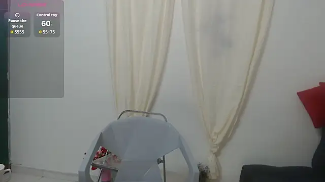 Snapshot of Aranza-Queen chatting on 12, 11, 2025 Aranza-Queen online show from 12, 11, 2025