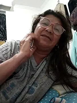 Snapshot of Aranza-Queen chatting on 15, 11, 2025 Aranza-Queen online show from 15, 11, 2025