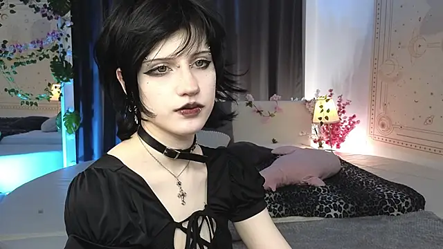 dark vamp  online show from 2, 3, 2025