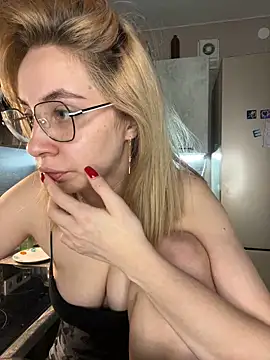 Kitty Katrine online show from 27, 10, 2025