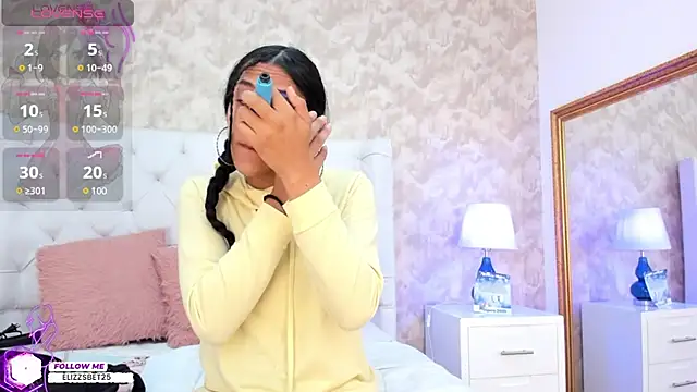 Eliza Thaylor   online show from 8, 1, 2025