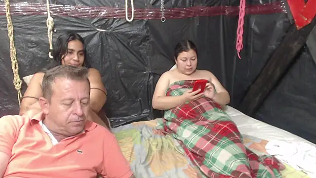 Snapshot of ZuriandAlex chatting on 30, 12, 2024 ZuriandAlex online show from 30, 12, 2024