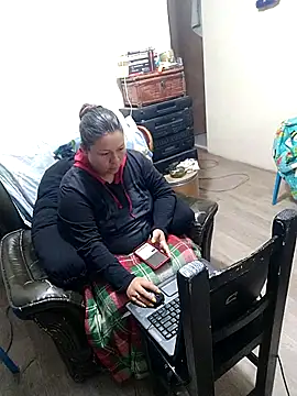 Snapshot of ZuriandAlex chatting on 8, 3, 2025 ZuriandAlex online show from 8, 3, 2025