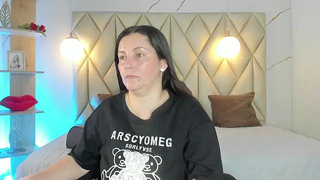 Snapshot of angelswets chatting on 14, 6, 2026 angelswets online show from 14, 6, 2026
