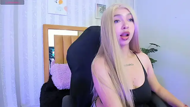 Snapshot of pettit_courtny chatting on 13, 10, 2025 pettit courtny online show from 13, 10, 2025