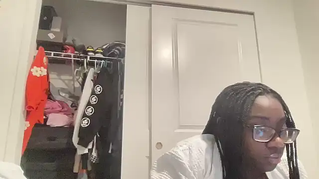 Snapshot of AveryJ99 chatting on 10, 12, 2024 AveryJ99 online show from 10, 12, 2024