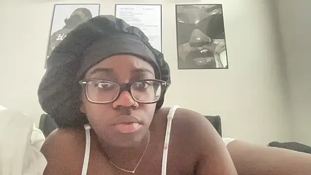 Snapshot of AveryJ99 chatting on 7, 4, 2026 AveryJ99 online show from 7, 4, 2026