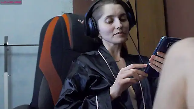 womanstrong78 online show from 6, 3, 2025