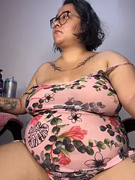 Snapshot of CinnamonCookiez chatting on 14, 10, 2025 CinnamonCookiez online show from 14, 10, 2025