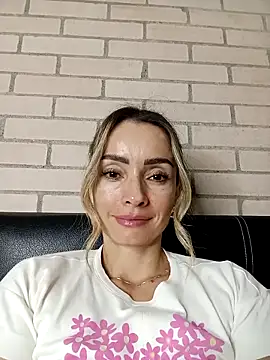 Snapshot of Loly_Horny chatting on 9, 4, 2026 Loly Horny online show from 9, 4, 2026