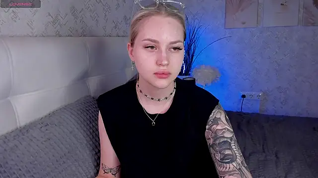 Carol  Cox online show from 10, 11, 2025