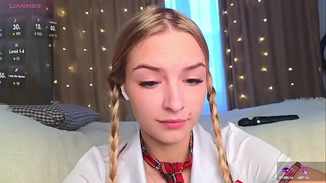 Snapshot of Soft_Eva chatting on 8, 1, 2025 Soft Eva online show from 8, 1, 2025