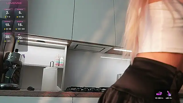 Snapshot of Soft_Eva chatting on 1, 2, 2025 Soft Eva online show from 1, 2, 2025