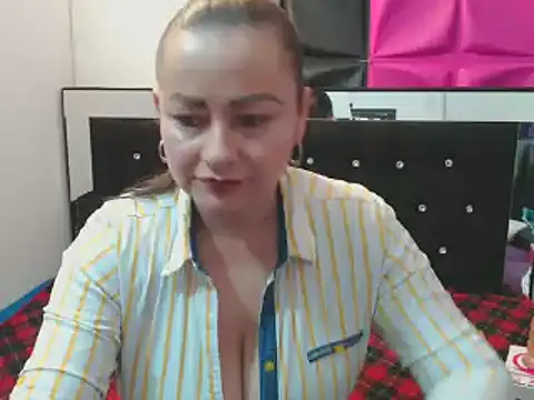 Snapshot of ScarletGlow1 chatting on 20, 1, 2025 ScarletGlow1 online show from 20, 1, 2025