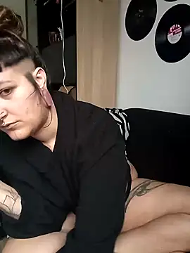 Snapshot of SweetPivoinee chatting on 5, 12, 2024 SweetPivoinee online show from 5, 12, 2024