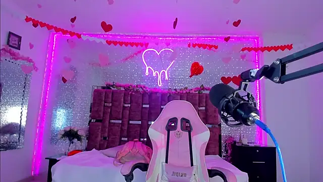 KylieVictoria online show from 19, 2, 2025