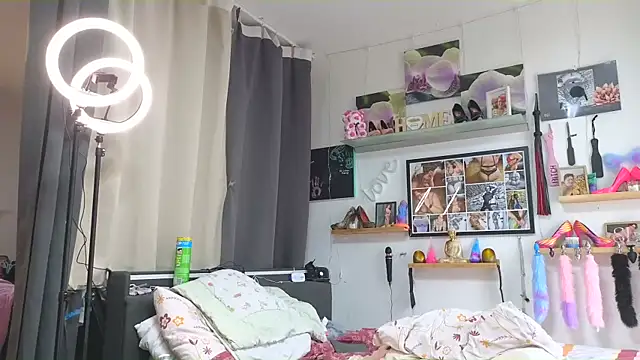 Snapshot of SunshineLexi chatting on 10, 3, 2025 SunshineLexi online show from 10, 3, 2025