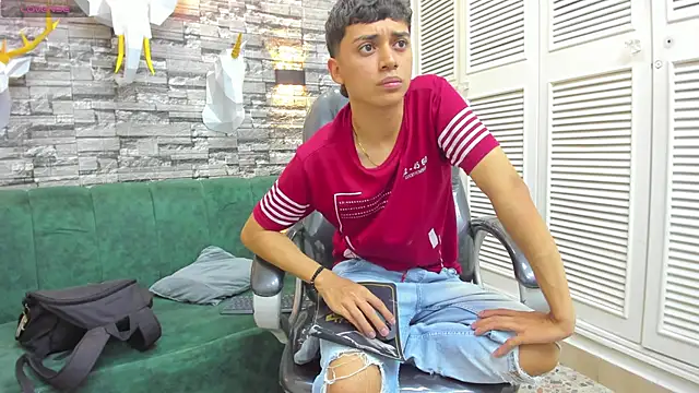 Snapshot of DamiBright chatting on 28, 10, 2025 DamiBright online show from 28, 10, 2025