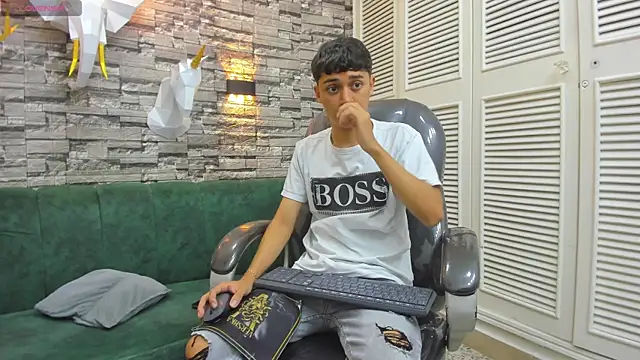 Snapshot of DamiBright chatting on 1, 11, 2025 DamiBright online show from 1, 11, 2025