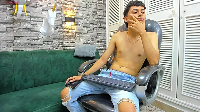 Snapshot of DamiBright chatting on 3, 11, 2025 DamiBright online show from 3, 11, 2025