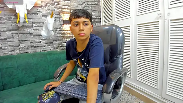 Snapshot of DamiBright chatting on 17, 11, 2025 DamiBright online show from 17, 11, 2025