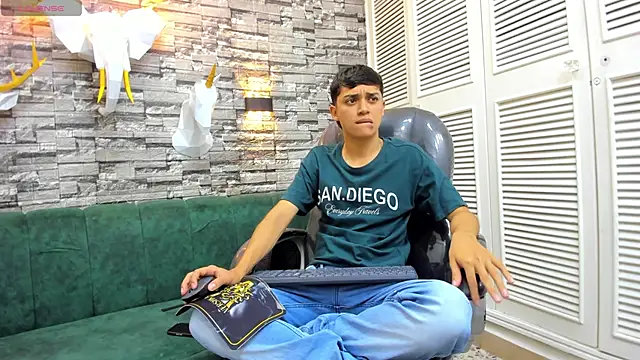 Snapshot of DamiBright chatting on 20, 11, 2025 DamiBright online show from 20, 11, 2025