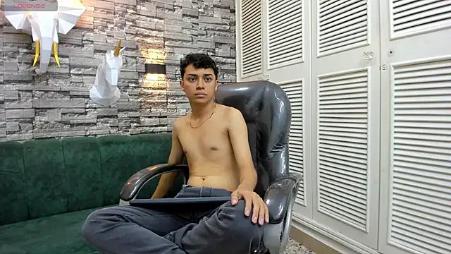 Snapshot of DamiBright chatting on 21, 11, 2025 DamiBright online show from 21, 11, 2025