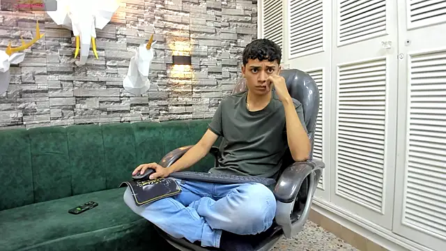 Snapshot of DamiBright chatting on 24, 11, 2025 DamiBright online show from 24, 11, 2025