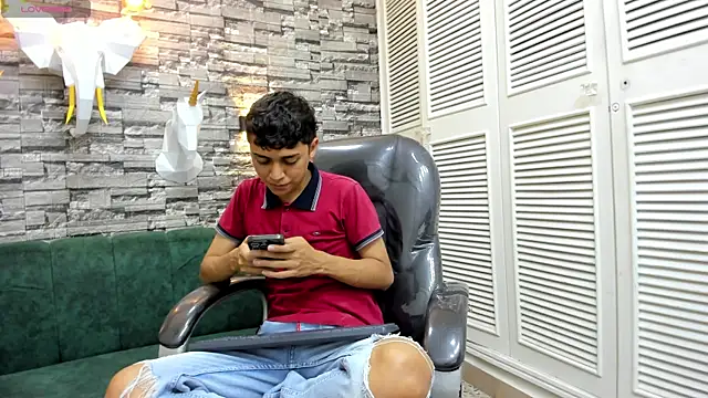 Snapshot of DamiBright chatting on 25, 11, 2025 DamiBright online show from 25, 11, 2025