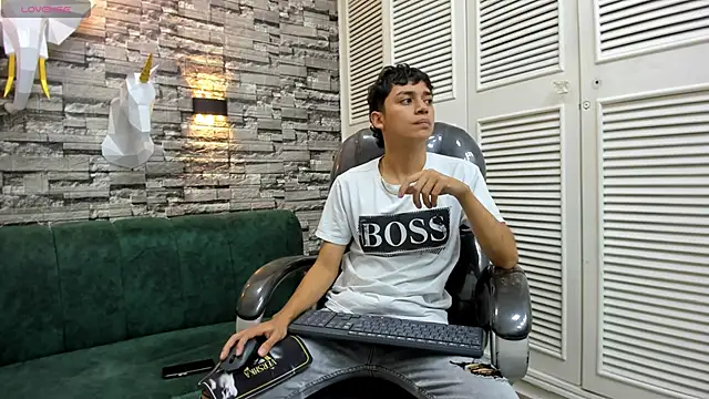 Snapshot of DamiBright chatting on 28, 11, 2025 DamiBright online show from 28, 11, 2025