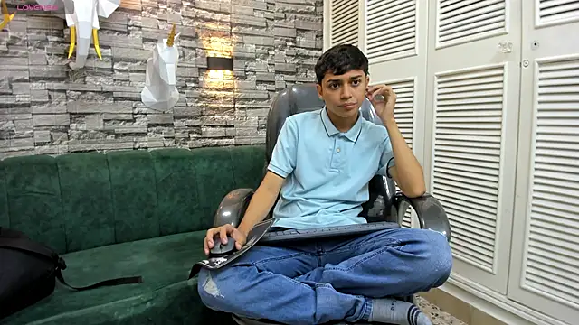 Snapshot of DamiBright chatting on 29, 11, 2025 DamiBright online show from 29, 11, 2025