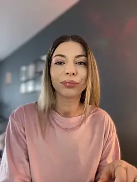 Mia Ethan online show from 3, 4, 2026