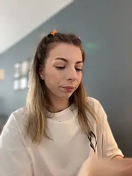 Mia Ethan online show from 11, 6, 2026