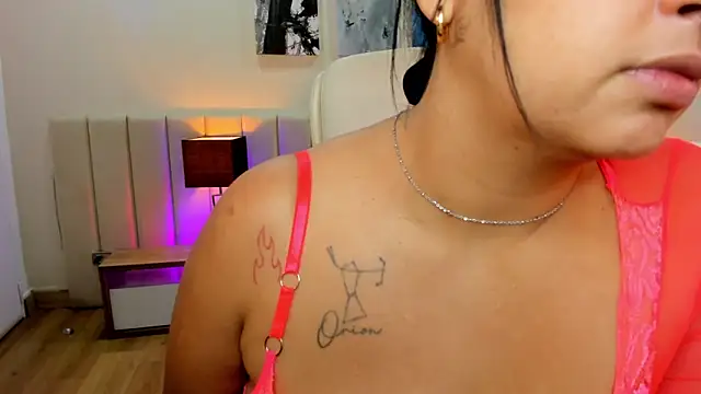 Snapshot of DaniRousse chatting on 1, 2, 2026 DaniRousse online show from 1, 2, 2026