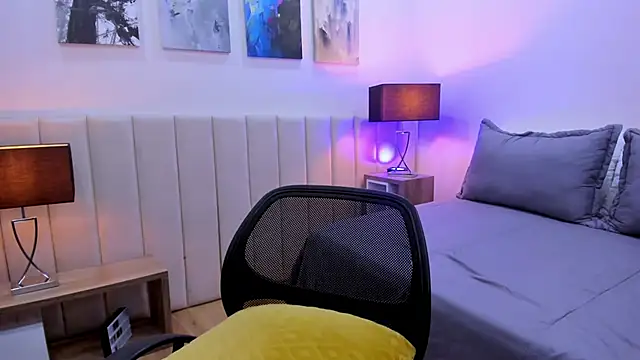 Snapshot of DaniRousse chatting on 5, 4, 2026 DaniRousse online show from 5, 4, 2026