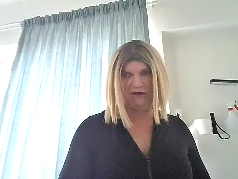 Snapshot of Leila1965 chatting on 8, 11, 2025 Leila1965 online show from 8, 11, 2025